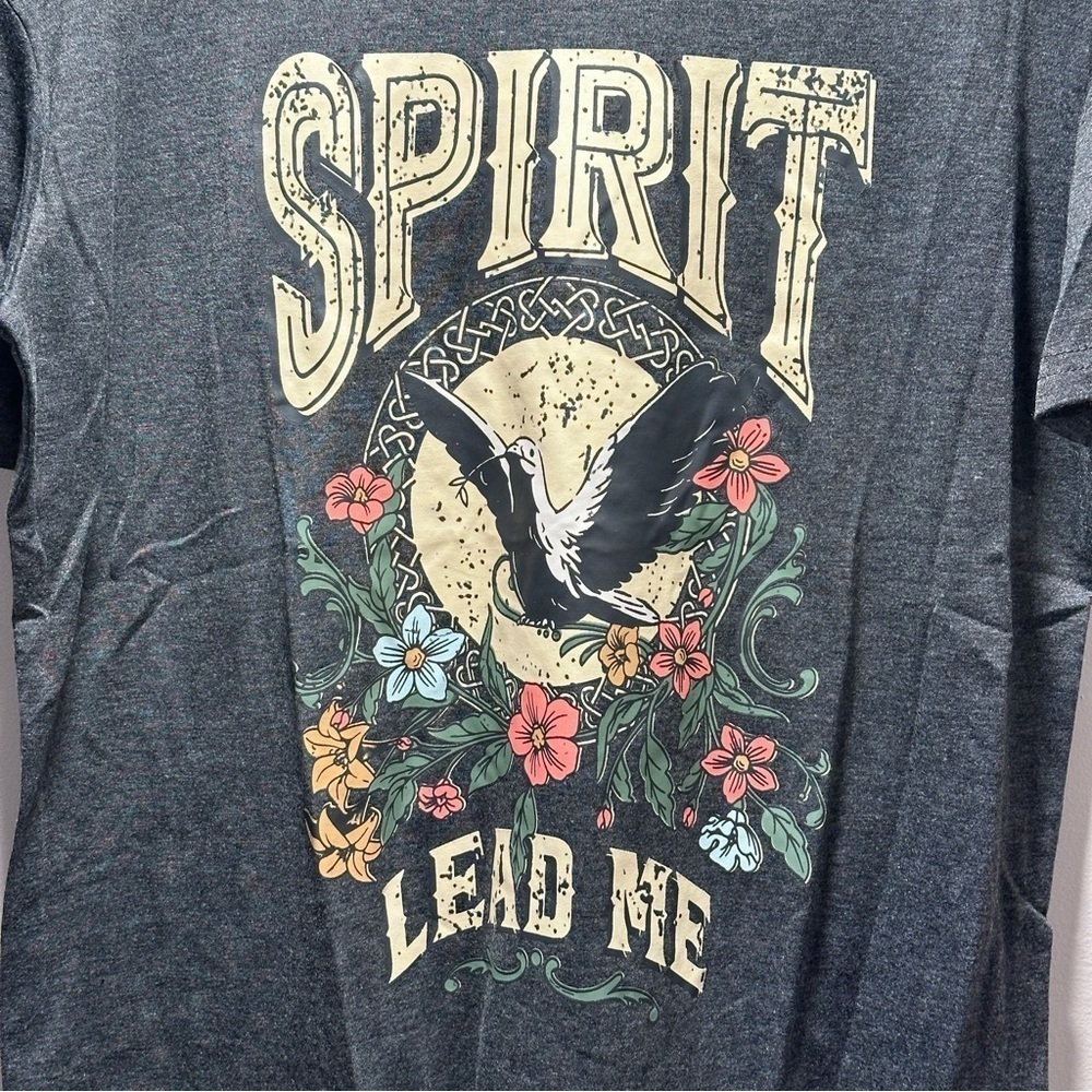 NIB Women’s Crew Neck T-shirt Relaxed Fit Casual Short Sleeve “Spirit Lead Me” - Picture 4 of 9